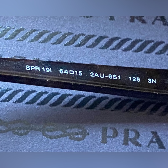 COPY - Stunning Prada sunglasses with case and box - Picture 8 of 8